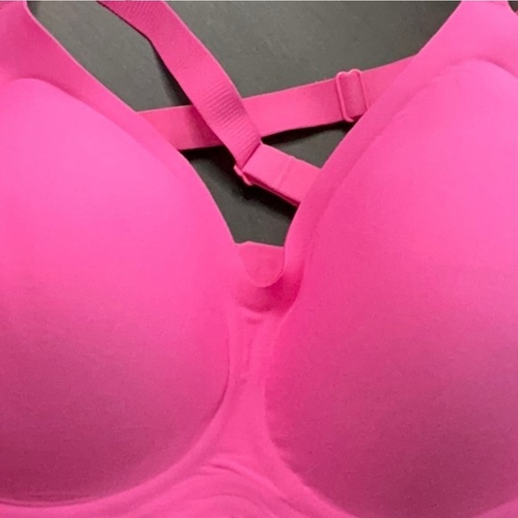 Seamless Pink Convertible T-Shirt Bra with Criss-Cross Detail - Picture 2 of 6